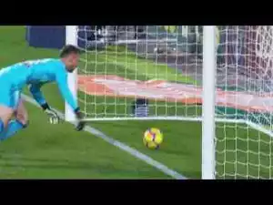 Video: Lionel Messi Disallowed Goal - Valencia vs Barcelona 1-1 - La Liga 26/11/2017 HD